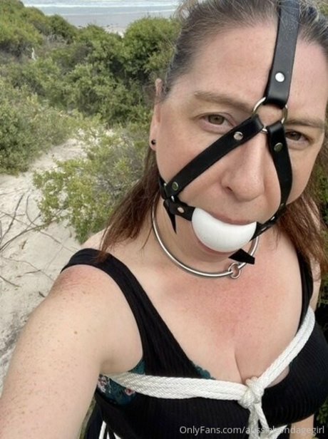 aussiebondagegirl model top picture