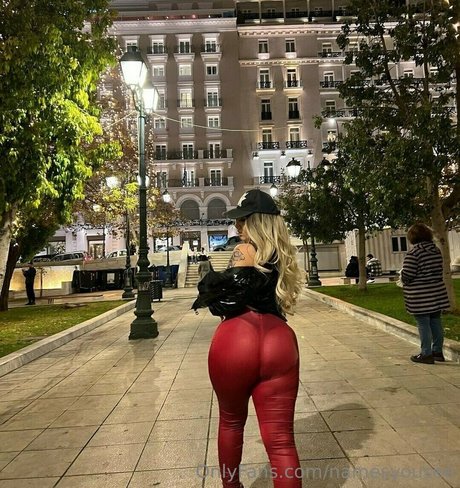 namesyousee hot actress pic