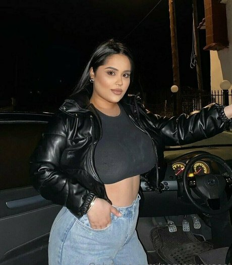 namesyousee pretty pornstar image