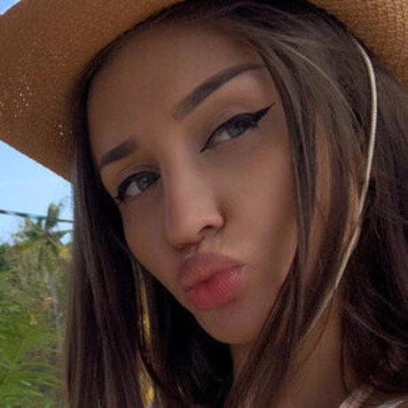 NatallieLynn naked model image