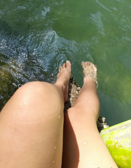 zafiro feet18 hot actress img