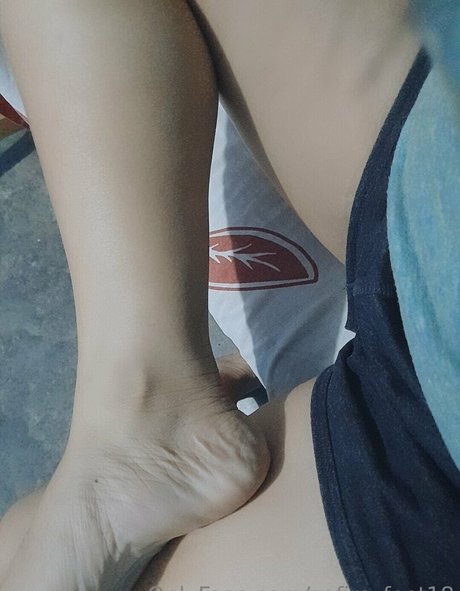 zafiro feet18 model naked archive