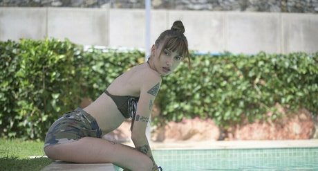 metrikagyal naked model image