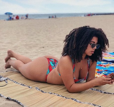 Amanda Carvalho model naked galleries