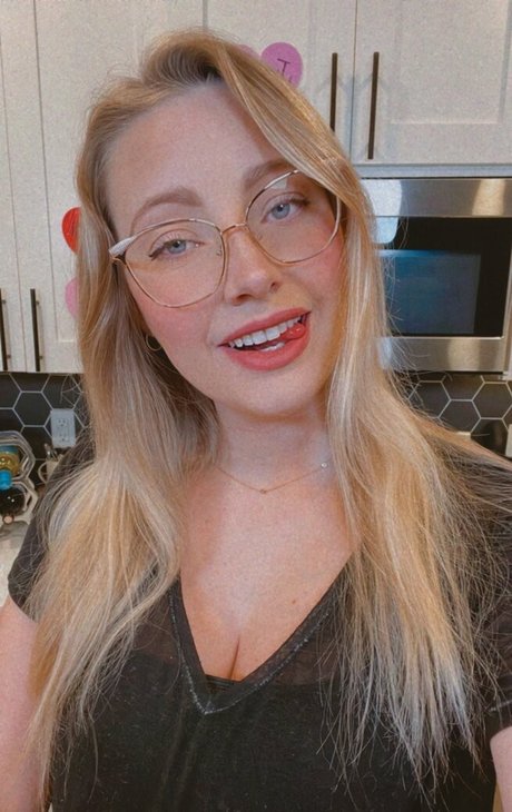 Cannibalqueen exclusive model picture