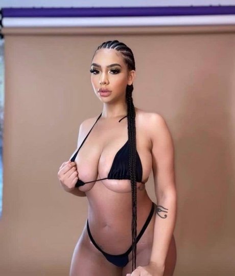 Annamarie Sarai model pictures