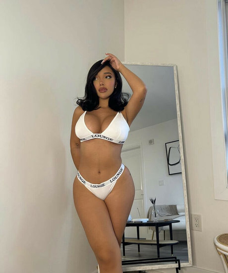 Kiara Marie adult model picture