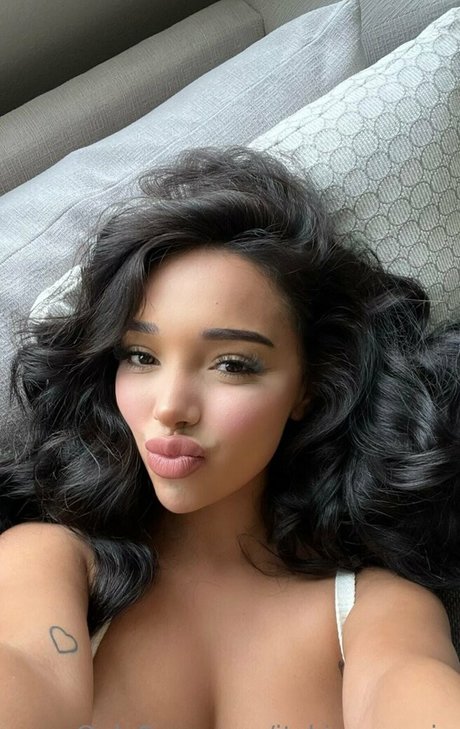 Kiara Marie model perfect photo