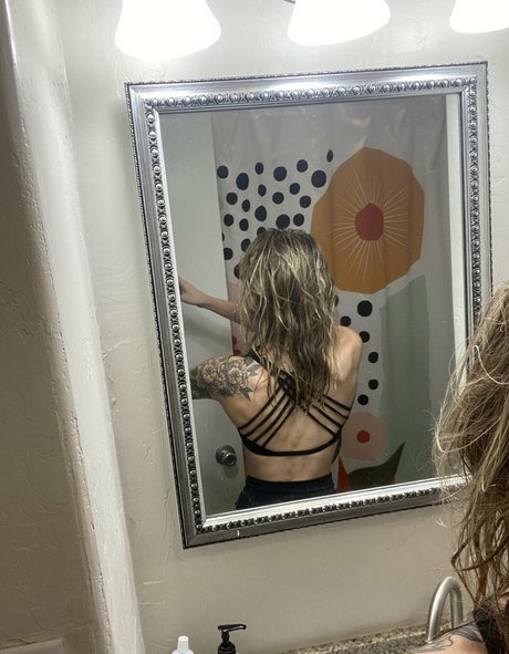 powerfulclit exclusive model photo