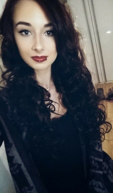 lizzzyfox model top gallery