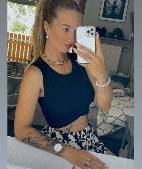 lizzzyfox pretty actress image