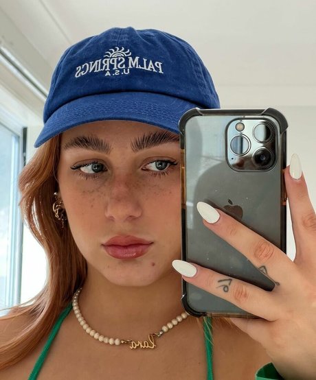 Lara Ledwidge pornographic model pics