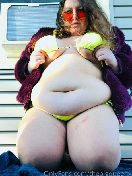 thepigqueenx model naked photo