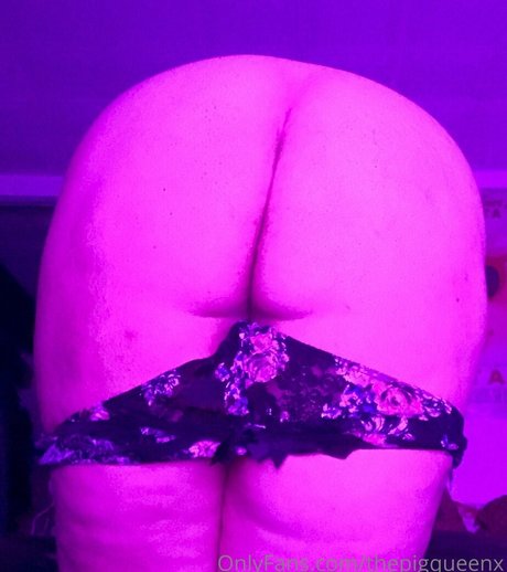thepigqueenx model pretty photo