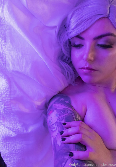 neondextrose pornographic actress photos