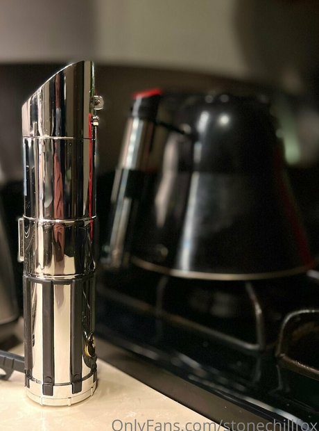 stonechillfox model naked photos