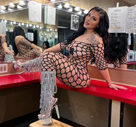 Chas ittyyy model naked gallery