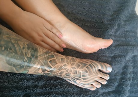 kendra malta hot actress picture