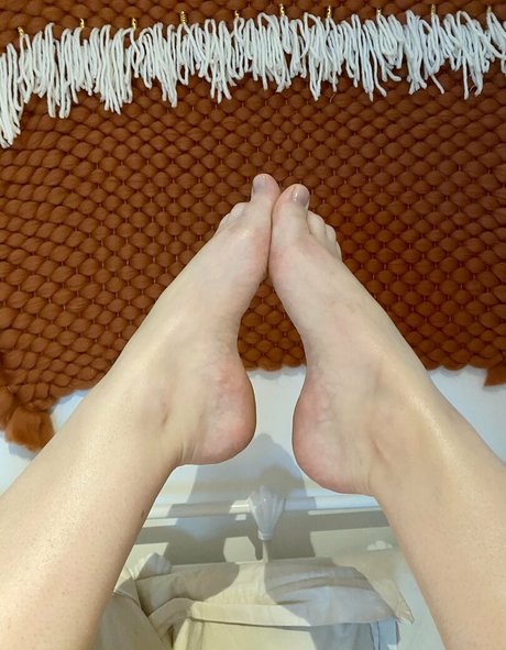 lucyfeetandtoes pornstar free img