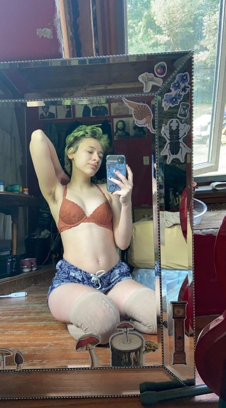 punkfrog high quality model photo