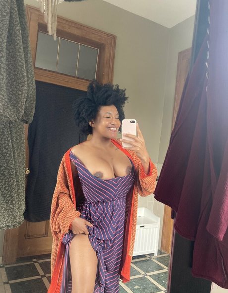 rosalinecapulet nude model picture