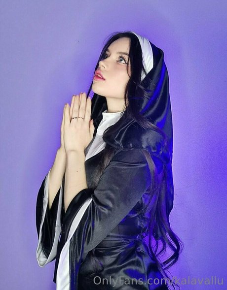 kalavallu naked model img