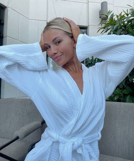 Phoebe Davis star hot img