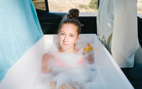 Simone Giertz model nice photo