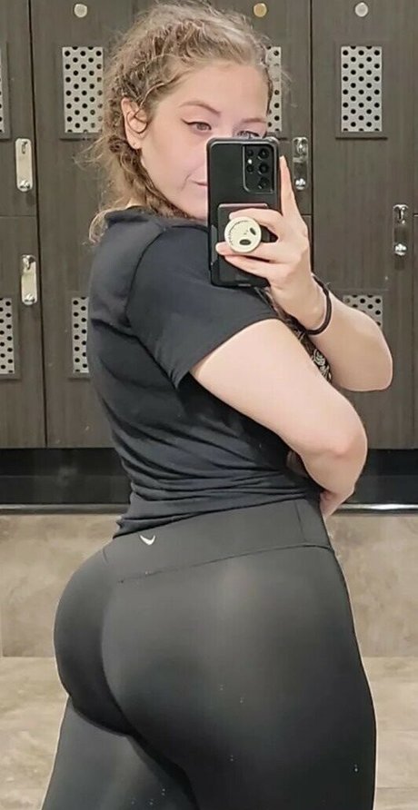 planetfitbritt hot model img