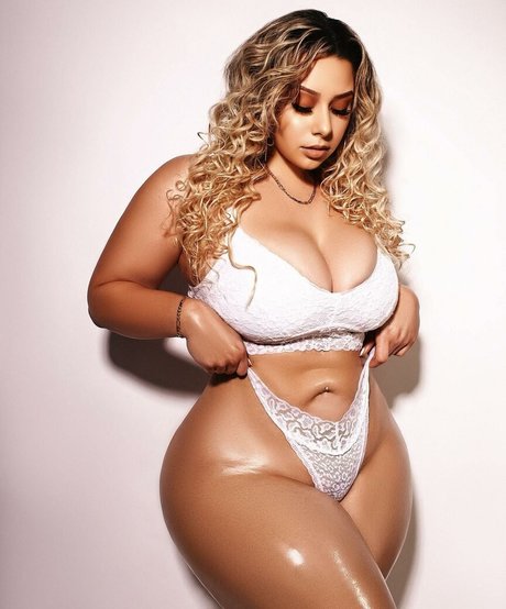 Blondiemami pornstar erotic picture