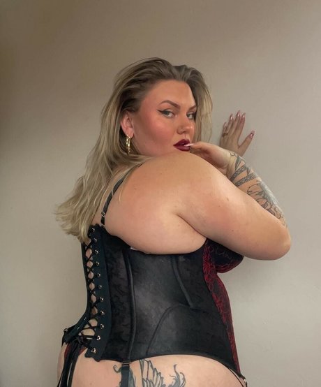 Lovaeij erotic star pics