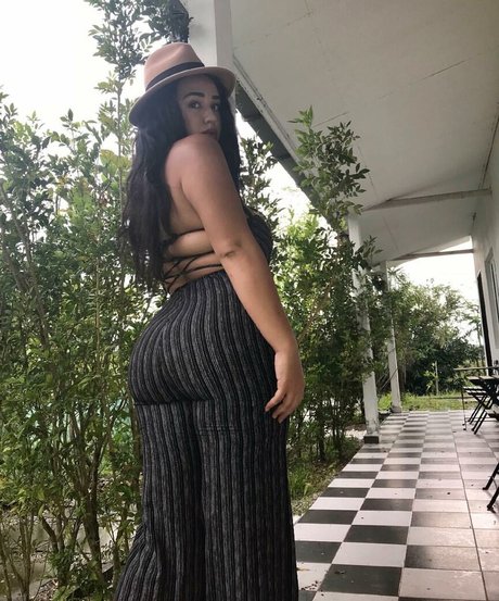 Tana Habibi model perfect gallery