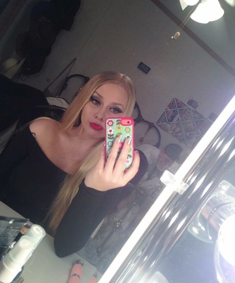 Rhiannon C model pics