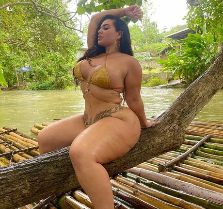 Victorya Addad hot model picture