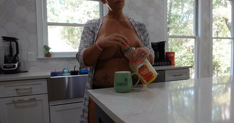 ASMRDailyRoutine star pretty pics