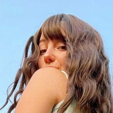 Iris Bloom star naked photos