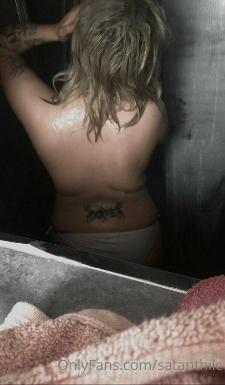 satanthiic pornstar top photo