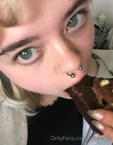 satanthiic perfect actress image