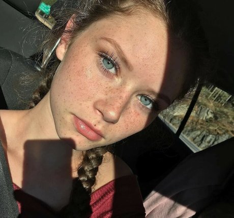 Lily Ana Alexander nice model photo