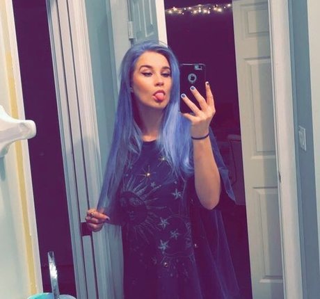 natnevv pornstar top photo