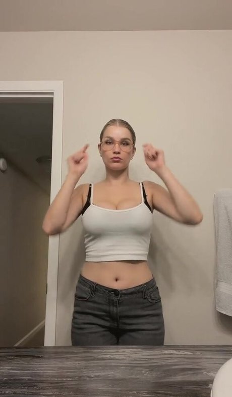 natnevv pornstar hd img