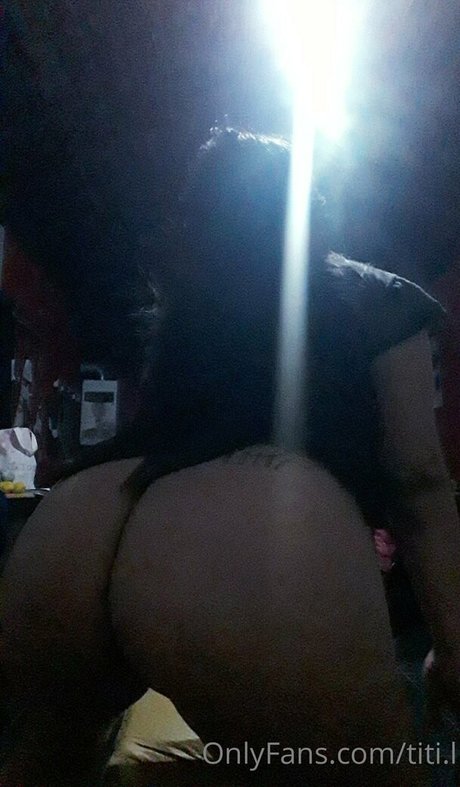 titi l hot model photo