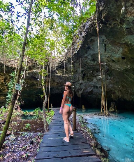 Thaisa Leal art model pics