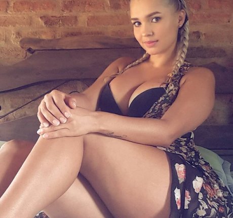 Angela R naked star pictures