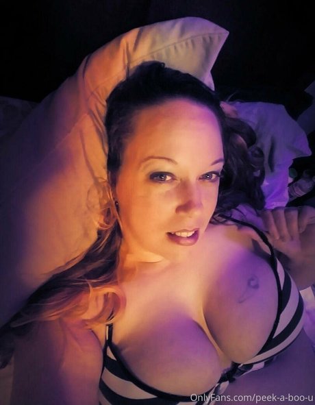 peek a boo u model perfect photo