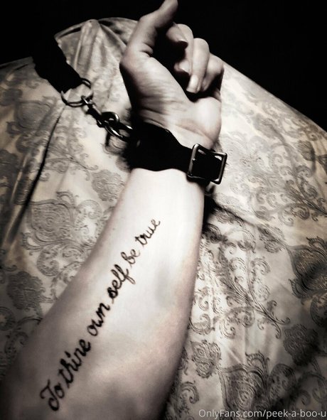 peek a boo u high quality model image