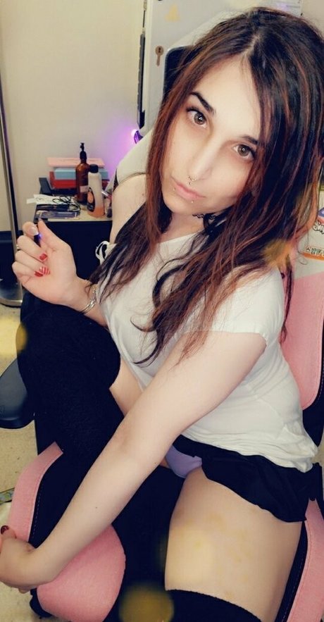 emilyroseiv adult star pic