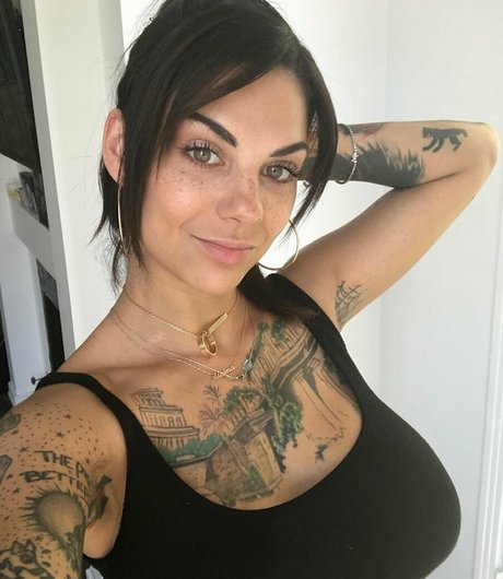 bonnierottenx pornstar perfect pic