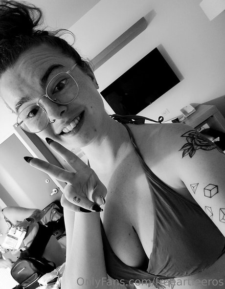 freeartieeros star sexy picture