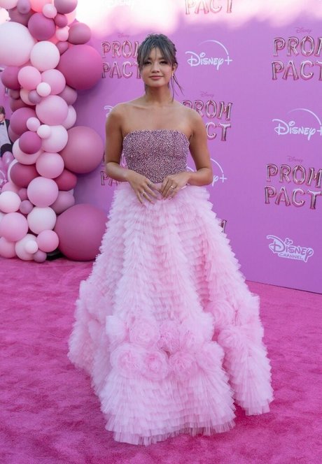 Peyton Elizabeth Lee pretty actress images